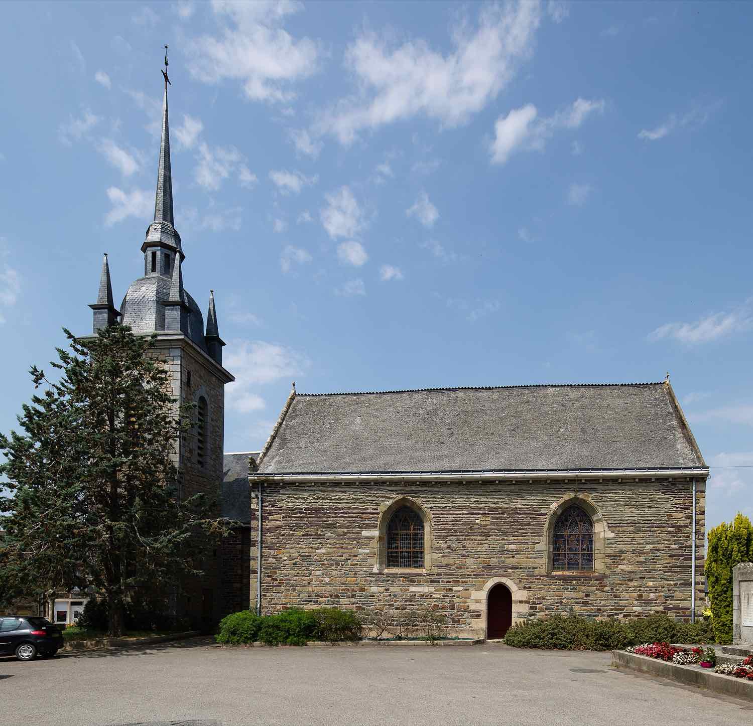 L'église Saint-Pierre de Néant-sur-Yvel