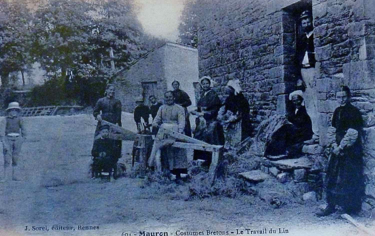 Carte postale ancienne : travail du lin à Mauron